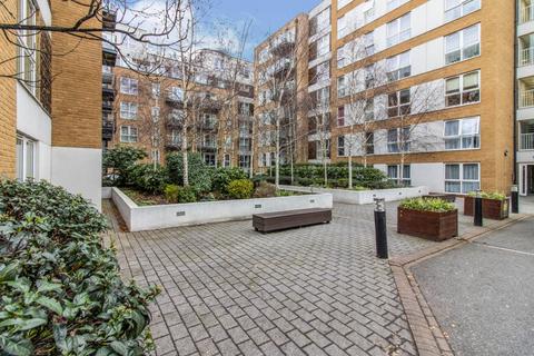 3 bedroom flat to rent, Bromyard Avenue, London W3