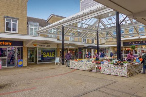 Property to rent, North Row Warminster BA12 9BT