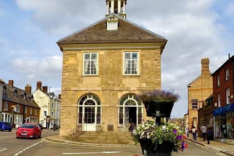 Restaurant to rent, Market Pl Brackley NN13 7AB