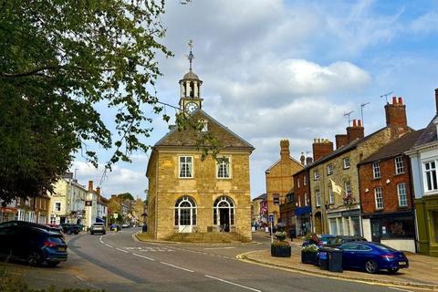 Restaurant to rent, Market Pl Brackley NN13 7AB