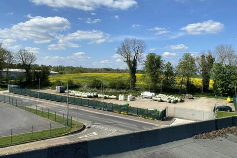 Land to rent, Drakes Dr Long Crendon HP18 9EQ
