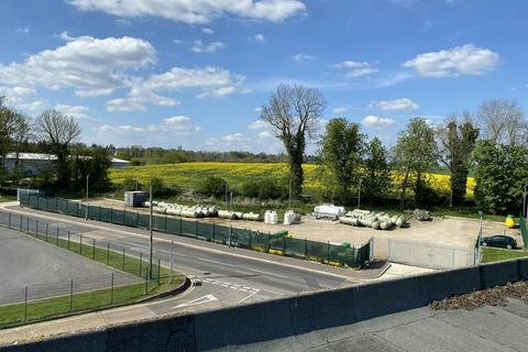 Land to rent, Drakes Dr Long Crendon HP18 9EQ