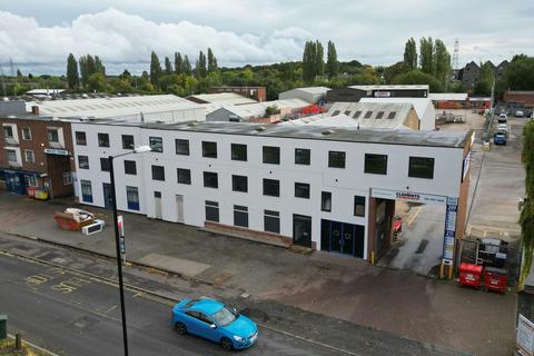 Distribution warehouse to rent, 207-209 Torrington Ave Coventry CV4 9AP