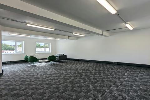 Distribution warehouse to rent, 207-209 Torrington Ave Coventry CV4 9AP