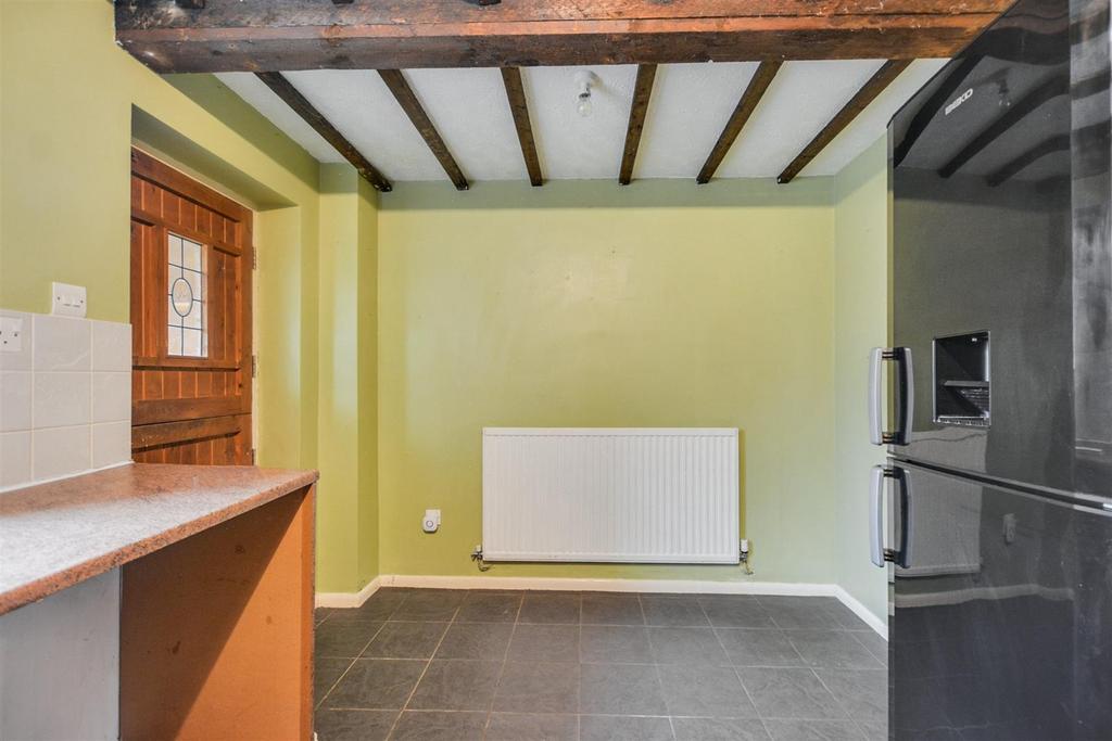 Kitchen 2.jpeg