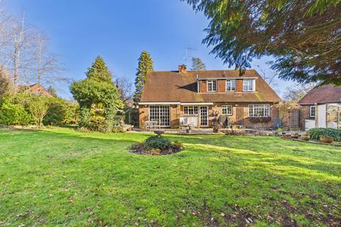 3 bedroom detached house for sale, Howards Thicket, Gerrards Cross, Buckinghamshire, SL9