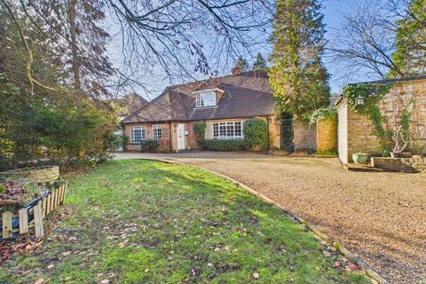 3 bedroom detached house for sale, Howards Thicket, Gerrards Cross, Buckinghamshire, SL9