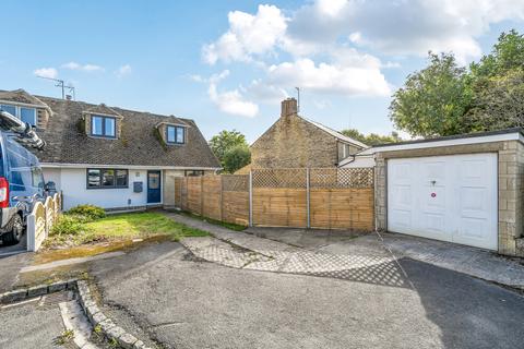 12 Busbys Close, Clanfield, Bampton, OX18 2RD