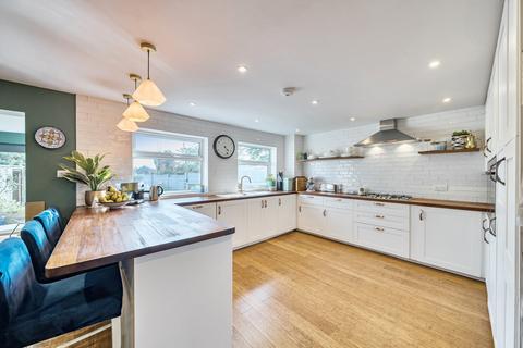 12 Busbys Close, Clanfield, Bampton, OX18 2RD