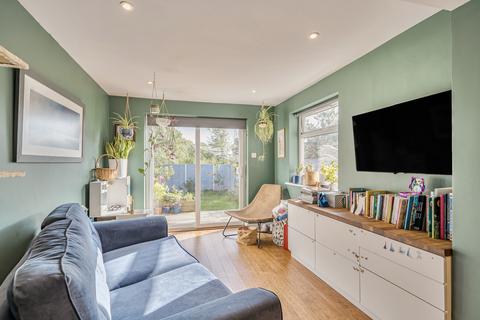 12 Busbys Close, Clanfield, Bampton, OX18 2RD