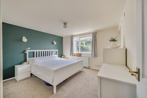 12 Busbys Close, Clanfield, Bampton, OX18 2RD
