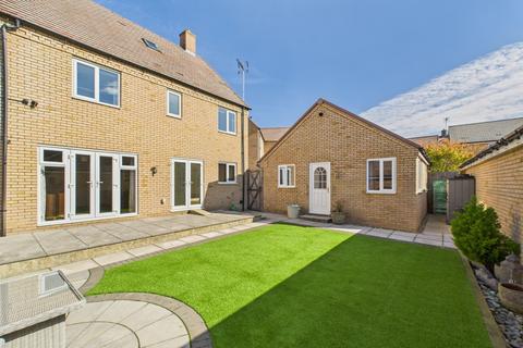 5 bedroom detached house for sale, Heron Road, Leighton Buzzard, LU7