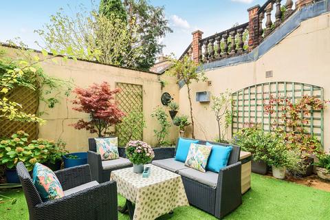 3 bedroom flat for sale, Portsmouth Road, Godalming GU8