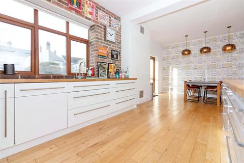 4 bedroom semi-detached house for sale, Harrow Road, Worthing