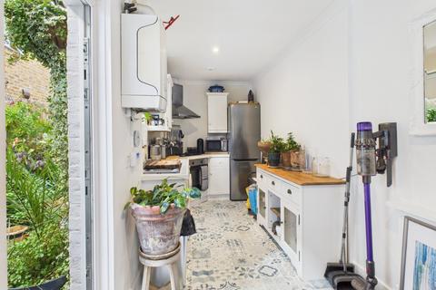 21 Helena Road, Windsor, SL4 1JN