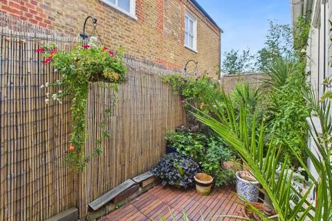 21 Helena Road, Windsor, SL4 1JN