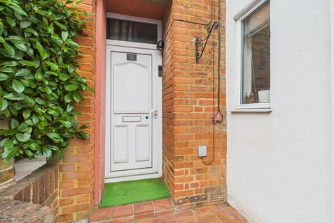 21 Helena Road, Windsor, SL4 1JN