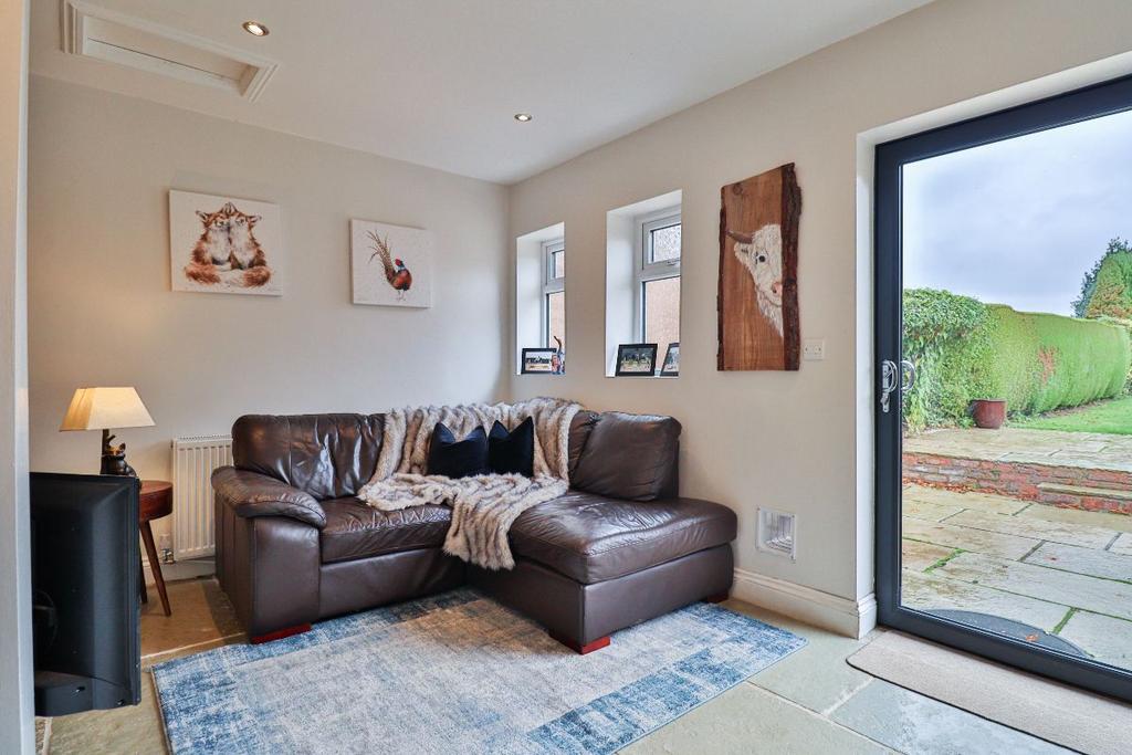 Dining/sitting room