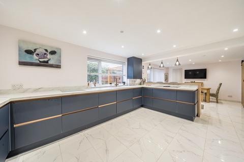 16 Balmoral Road, Oakham, LE15 6RT