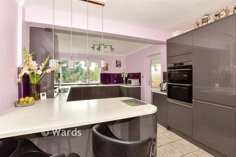 3 bedroom chalet for sale, Nelson Avenue, Minster On Sea, Sheerness, Kent