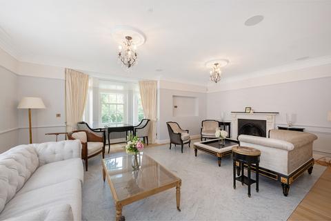 3 bedroom apartment to rent, Avenue Road, London, NW8