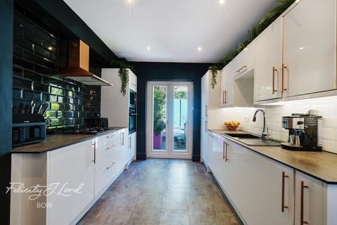 undefined, Abbott Road, London, E14