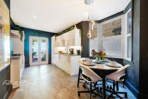 undefined, Abbott Road, London, E14