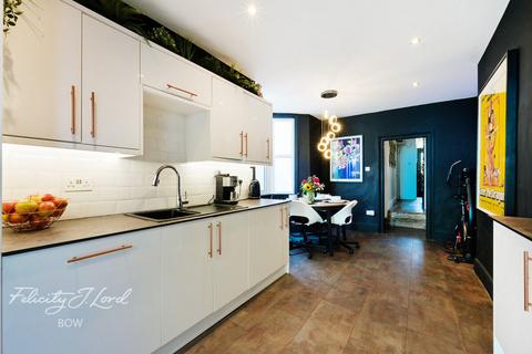 undefined, Abbott Road, London, E14