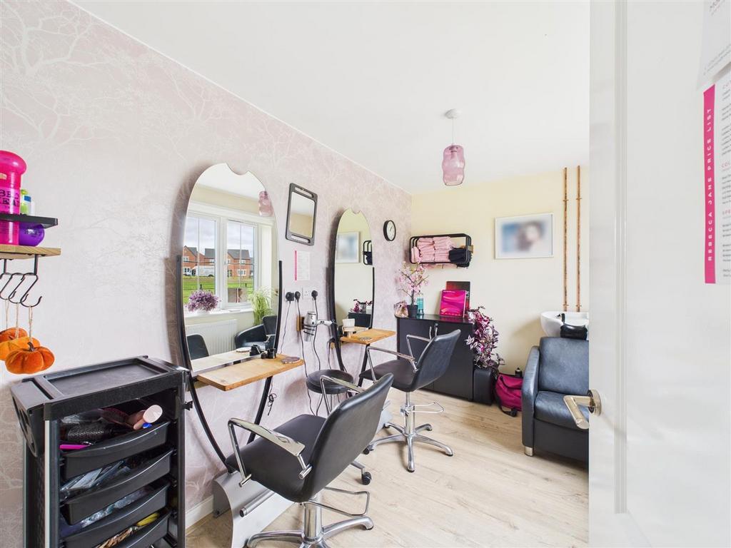 Salon/ snug