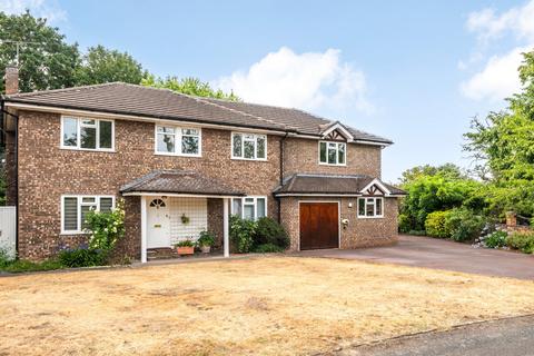 Carrick Gate, Esher, KT10