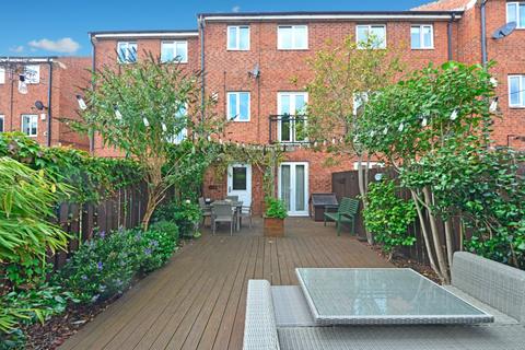 4 bedroom terraced house for sale, Burnleys Mill Road, Gomersal, Cleckheaton, West Yorkshire, BD19