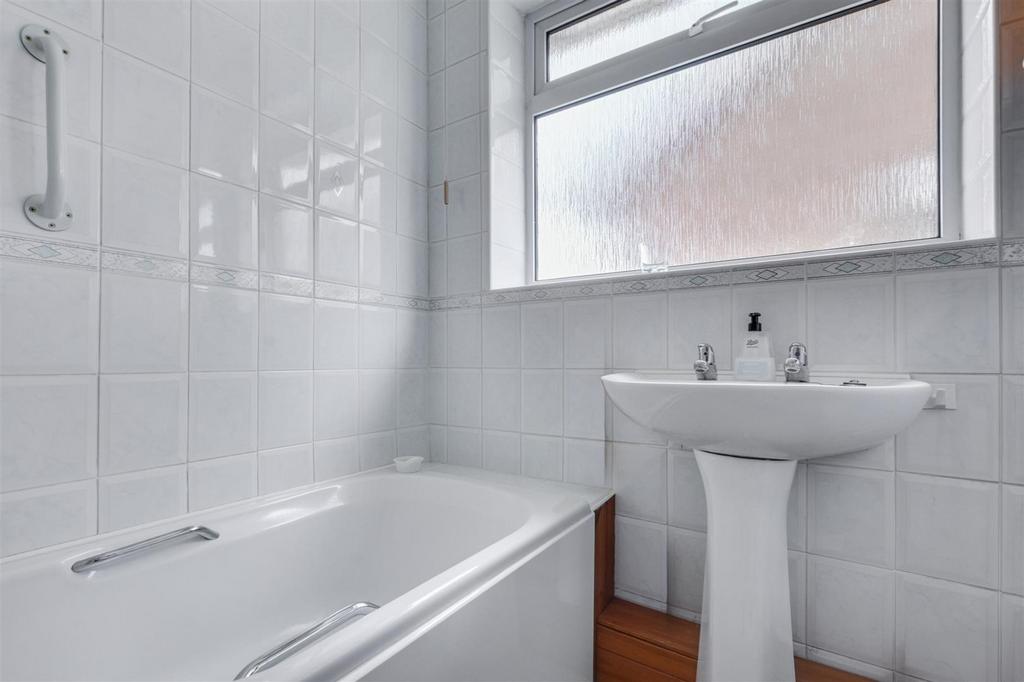 Bathroom 2.jpeg