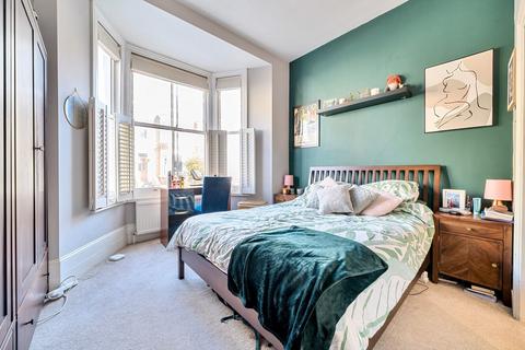 3 bedroom flat for sale, Offley Road, Oval, London, SW9