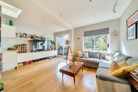 3 bedroom flat for sale, Offley Road, Oval, London, SW9