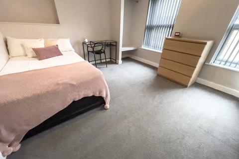 1 bedroom in a house share to rent, Holt Road, L7 2PR,