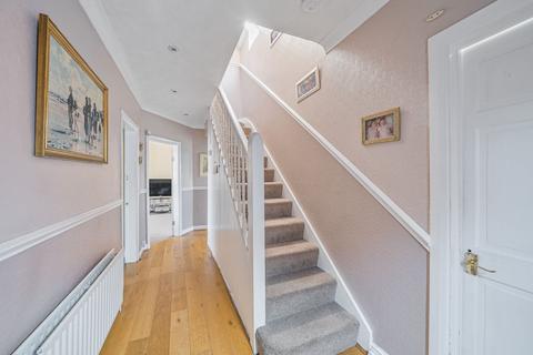 47 Collins Drive, Ruislip, HA4 9EL