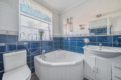 47 Collins Drive, Ruislip, HA4 9EL