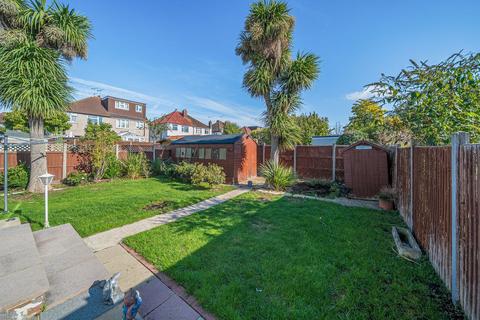 47 Collins Drive, Ruislip, HA4 9EL