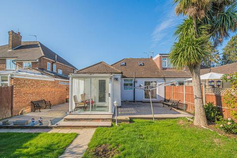 47 Collins Drive, Ruislip, HA4 9EL