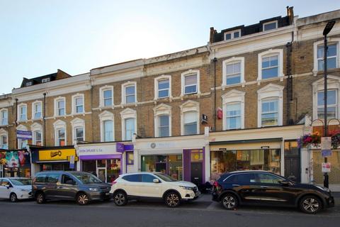 22 Burlington Mews, London, W3 6AZ