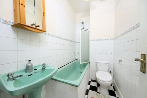 22 Burlington Mews, London, W3 6AZ