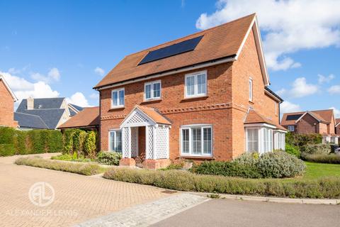 4 bedroom detached house for sale, Walnut Tree Way, Meppershall, SG17 5AB