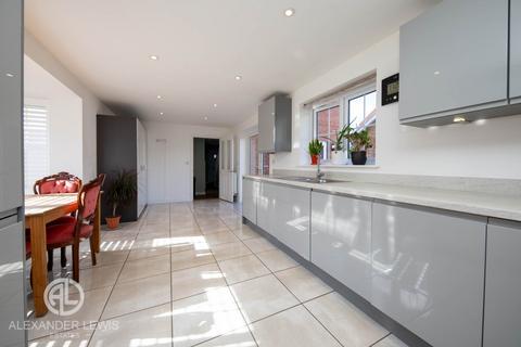 4 bedroom detached house for sale, Walnut Tree Way, Meppershall, SG17 5AB