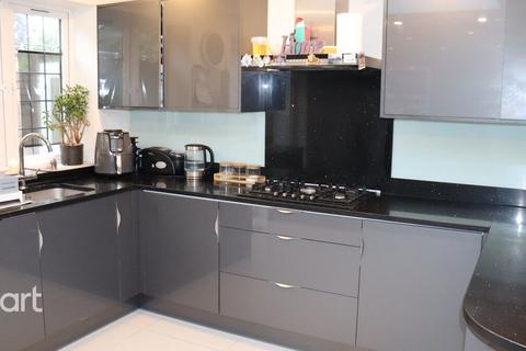 2 bedroom end of terrace house to rent, Lansbury Drive, HAYES