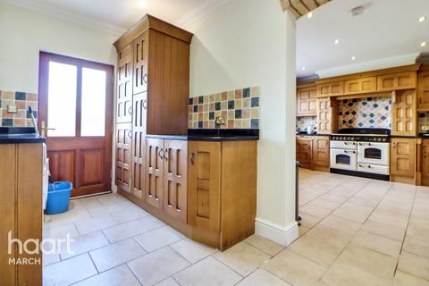 5 bedroom detached house for sale, Oilmills Road, Ramsey Mereside