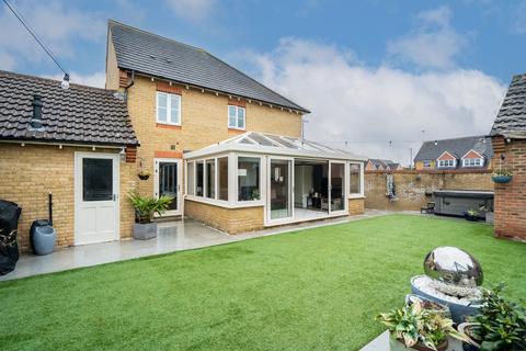 4 bedroom detached house for sale, Trent Way, Leighton Buzzard, LU7