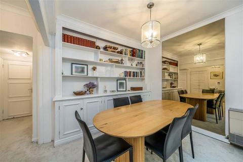 3 bedroom flat to rent, Princes Gate, London SW7