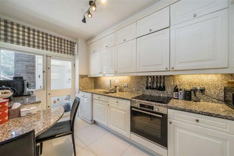 3 bedroom flat to rent, Princes Gate, London SW7