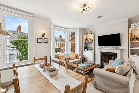 3 bedroom apartment for sale, Tregarvon Road, SW11