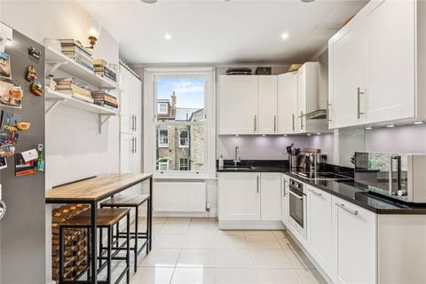 3 bedroom apartment for sale, Tregarvon Road, SW11